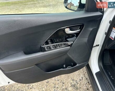 Білий Кіа Niro, об'ємом двигуна 0 л та пробігом 147 тис. км за 18800 $, фото 38 на Automoto.ua