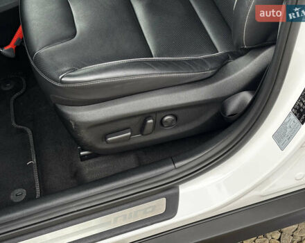 Белый Киа Niro, объемом двигателя 0 л и пробегом 141 тыс. км за 19100 $, фото 23 на Automoto.ua