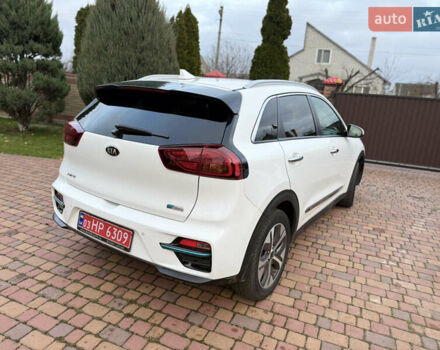 Білий Кіа Niro, об'ємом двигуна 0 л та пробігом 112 тис. км за 18300 $, фото 7 на Automoto.ua