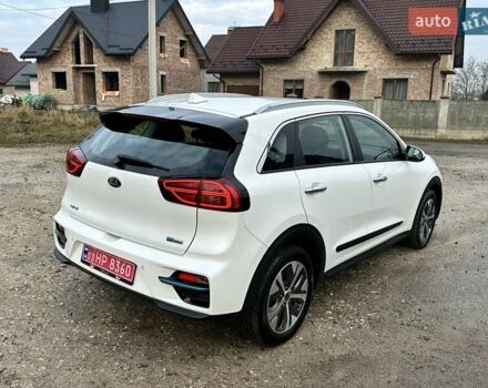 Білий Кіа Niro, об'ємом двигуна 0 л та пробігом 147 тис. км за 18800 $, фото 4 на Automoto.ua