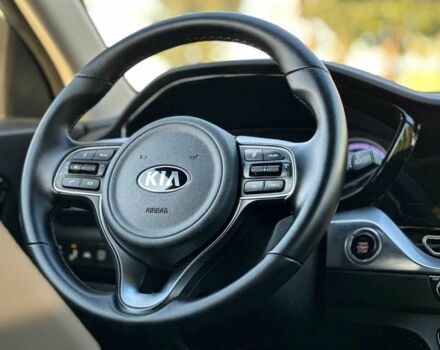 Белый Киа Niro, объемом двигателя 1.6 л и пробегом 136 тыс. км за 17990 $, фото 14 на Automoto.ua