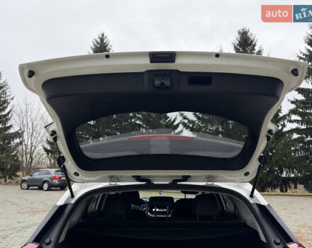 Білий Кіа Niro, об'ємом двигуна 0 л та пробігом 141 тис. км за 19499 $, фото 50 на Automoto.ua