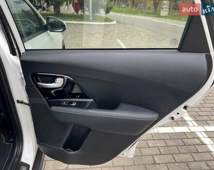 Белый Киа Niro, объемом двигателя 0 л и пробегом 146 тыс. км за 19799 $, фото 21 на Automoto.ua