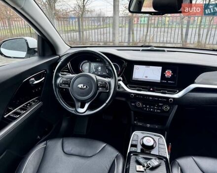 Білий Кіа Niro, об'ємом двигуна 0 л та пробігом 89 тис. км за 18950 $, фото 103 на Automoto.ua