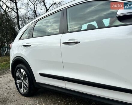 Білий Кіа Niro, об'ємом двигуна 0 л та пробігом 147 тис. км за 18800 $, фото 21 на Automoto.ua