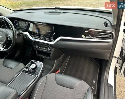 Білий Кіа Niro, об'ємом двигуна 0 л та пробігом 147 тис. км за 18800 $, фото 9 на Automoto.ua