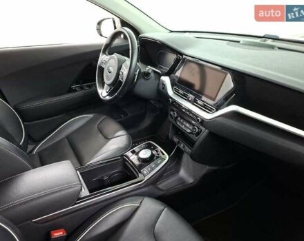 Білий Кіа Niro, об'ємом двигуна 0 л та пробігом 111 тис. км за 19846 $, фото 4 на Automoto.ua