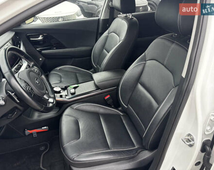 Білий Кіа Niro, об'ємом двигуна 0 л та пробігом 124 тис. км за 20400 $, фото 21 на Automoto.ua