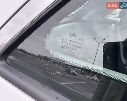 Киа Niro 2020 в Киеве на Automoto.ua Белый Киа Niro, объемом двигателя 0 л и пробегом 171 тыс. км за 18300 $, фото 57 на Automoto.ua