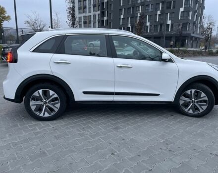Білий Кіа Niro, об'ємом двигуна 0 л та пробігом 106 тис. км за 19500 $, фото 3 на Automoto.ua