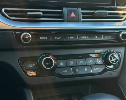 Белый Киа Niro, объемом двигателя 1.6 л и пробегом 136 тыс. км за 17990 $, фото 19 на Automoto.ua