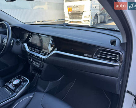 Киа Niro 2020 в Киеве на Automoto.ua Белый Киа Niro, объемом двигателя 0 л и пробегом 151 тыс. км за 19600 $, фото 38 на Automoto.ua