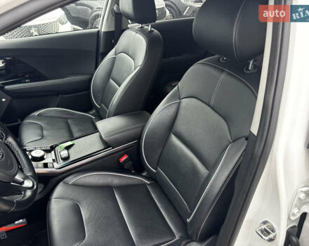 Білий Кіа Niro, об'ємом двигуна 0 л та пробігом 124 тис. км за 20400 $, фото 20 на Automoto.ua