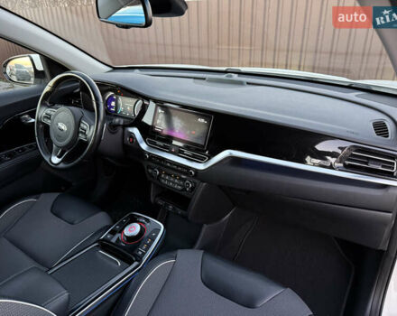 Белый Киа Niro, объемом двигателя 0 л и пробегом 114 тыс. км за 19350 $, фото 18 на Automoto.ua