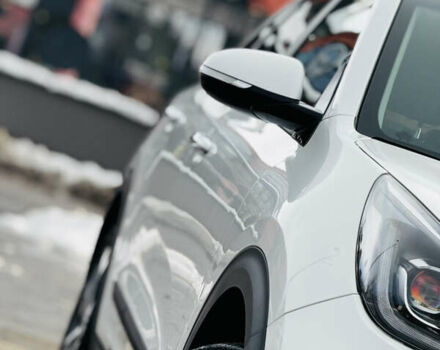 Білий Кіа Niro, об'ємом двигуна 0 л та пробігом 117 тис. км за 19750 $, фото 6 на Automoto.ua