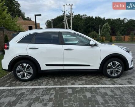 Белый Киа Niro, объемом двигателя 0 л и пробегом 132 тыс. км за 17990 $, фото 2 на Automoto.ua