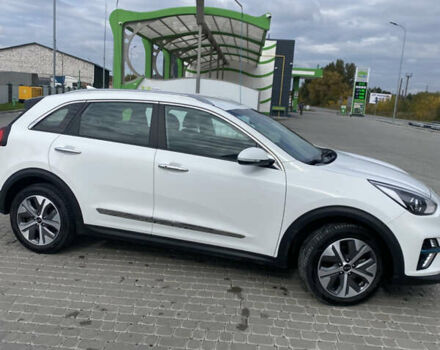 Белый Киа Niro, объемом двигателя 0 л и пробегом 120 тыс. км за 17700 $, фото 2 на Automoto.ua