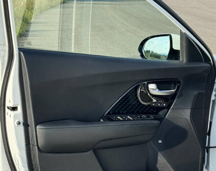 Білий Кіа Niro, об'ємом двигуна 0 л та пробігом 107 тис. км за 20900 $, фото 16 на Automoto.ua