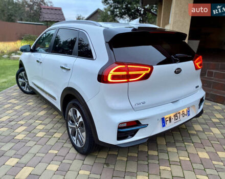Белый Киа Niro, объемом двигателя 0 л и пробегом 97 тыс. км за 19995 $, фото 3 на Automoto.ua