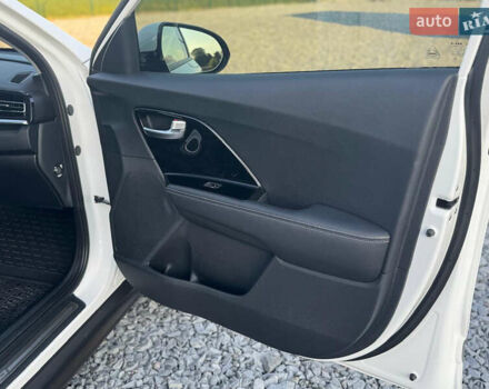 Белый Киа Niro, объемом двигателя 0 л и пробегом 112 тыс. км за 19800 $, фото 13 на Automoto.ua