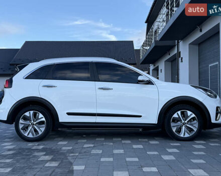 Белый Киа Niro, объемом двигателя 0 л и пробегом 80 тыс. км за 17800 $, фото 39 на Automoto.ua