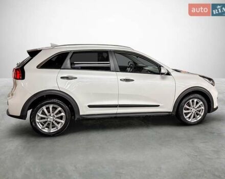 Белый Киа Niro, объемом двигателя 0 л и пробегом 129 тыс. км за 20032 $, фото 8 на Automoto.ua