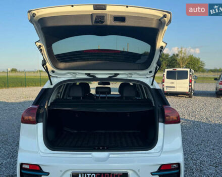 Белый Киа Niro, объемом двигателя 0 л и пробегом 112 тыс. км за 19800 $, фото 4 на Automoto.ua