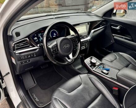 Белый Киа Niro, объемом двигателя 0 л и пробегом 160 тыс. км за 19400 $, фото 24 на Automoto.ua
