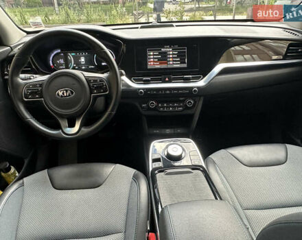 Белый Киа Niro, объемом двигателя 0 л и пробегом 122 тыс. км за 17999 $, фото 25 на Automoto.ua