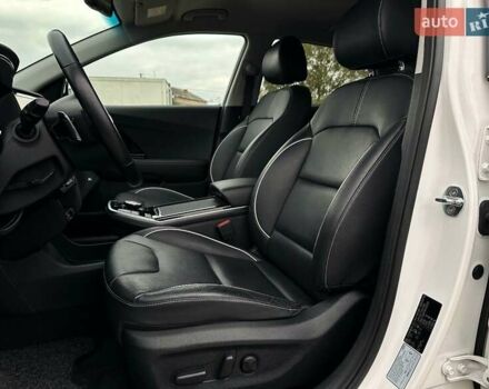 Белый Киа Niro, объемом двигателя 0 л и пробегом 62 тыс. км за 23500 $, фото 1 на Automoto.ua