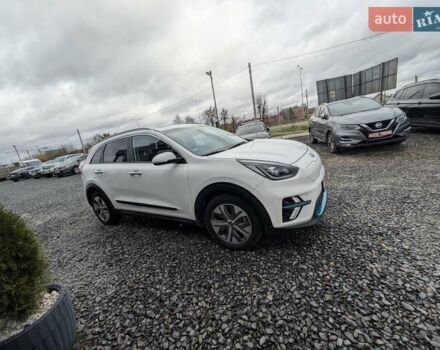 Білий Кіа Niro, об'ємом двигуна 0 л та пробігом 50 тис. км за 17300 $, фото 4 на Automoto.ua