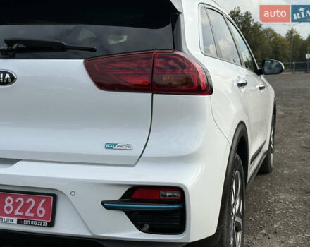Білий Кіа Niro, об'ємом двигуна 0 л та пробігом 82 тис. км за 23266 $, фото 12 на Automoto.ua