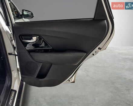 Белый Киа Niro, объемом двигателя 0 л и пробегом 129 тыс. км за 20032 $, фото 25 на Automoto.ua