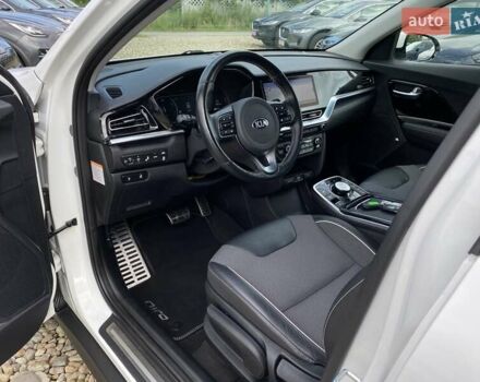 Білий Кіа Niro, об'ємом двигуна 0 л та пробігом 77 тис. км за 21900 $, фото 27 на Automoto.ua