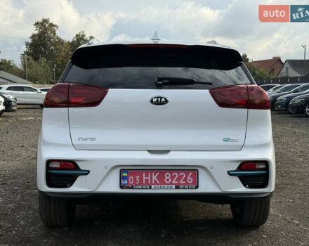 Білий Кіа Niro, об'ємом двигуна 0 л та пробігом 82 тис. км за 23266 $, фото 6 на Automoto.ua