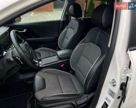 Білий Кіа Niro, об'ємом двигуна 0 л та пробігом 114 тис. км за 18300 $, фото 10 на Automoto.ua