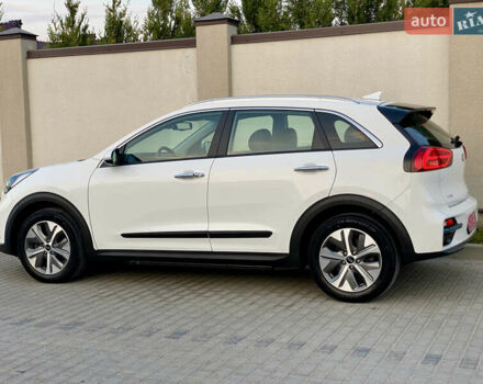 Білий Кіа Niro, об'ємом двигуна 0 л та пробігом 68 тис. км за 20750 $, фото 7 на Automoto.ua