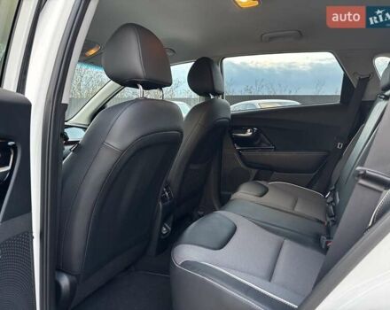 Белый Киа Niro, объемом двигателя 0 л и пробегом 72 тыс. км за 23600 $, фото 32 на Automoto.ua