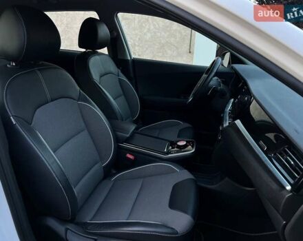 Белый Киа Niro, объемом двигателя 0 л и пробегом 179 тыс. км за 17800 $, фото 24 на Automoto.ua