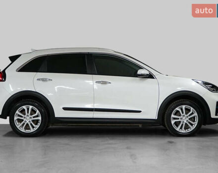 Киа Niro 2021 в Киеве на Automoto.ua Белый Киа Niro, объемом двигателя 0 л и пробегом 52 тыс. км за 18200 $, фото 6 на Automoto.ua