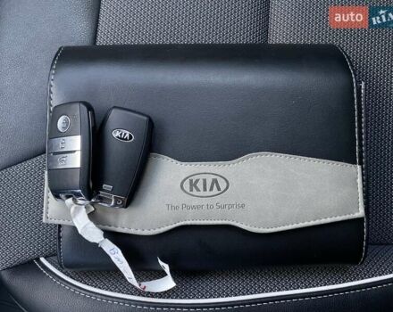 Білий Кіа Niro, об'ємом двигуна 0 л та пробігом 77 тис. км за 21900 $, фото 52 на Automoto.ua