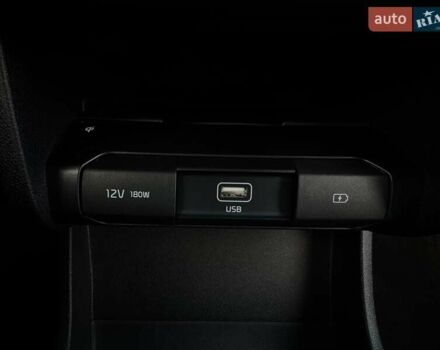 Белый Киа Niro, объемом двигателя 0 л и пробегом 59 тыс. км за 22800 $, фото 3 на Automoto.ua