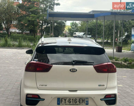 Белый Киа Niro, объемом двигателя 0 л и пробегом 122 тыс. км за 17999 $, фото 9 на Automoto.ua