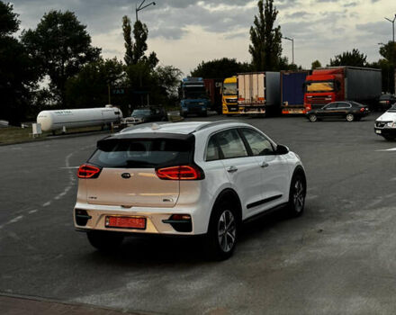 Білий Кіа Niro, об'ємом двигуна 0 л та пробігом 117 тис. км за 17000 $, фото 9 на Automoto.ua
