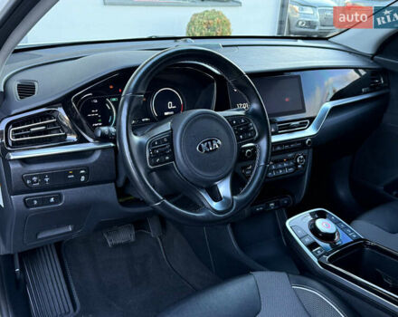 Белый Киа Niro, объемом двигателя 0 л и пробегом 80 тыс. км за 17800 $, фото 49 на Automoto.ua