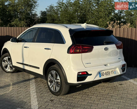 Білий Кіа Niro, об'ємом двигуна 0 л та пробігом 121 тис. км за 18950 $, фото 13 на Automoto.ua