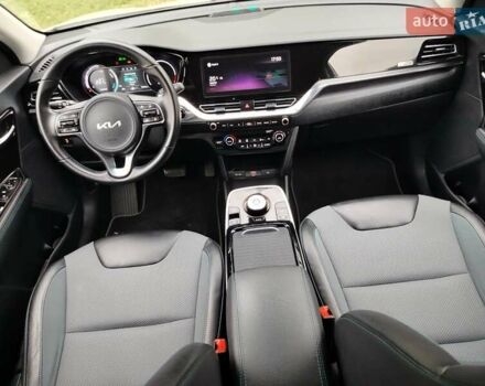 Білий Кіа Niro, об'ємом двигуна 0 л та пробігом 75 тис. км за 19700 $, фото 7 на Automoto.ua