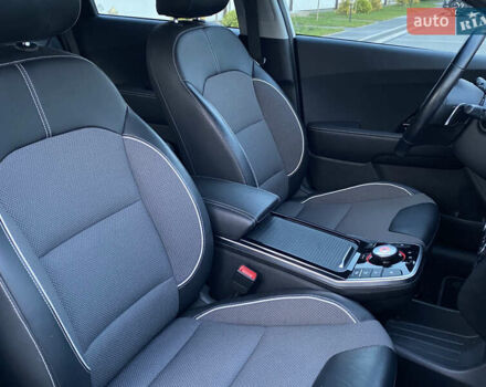 Білий Кіа Niro, об'ємом двигуна 0 л та пробігом 68 тис. км за 20750 $, фото 43 на Automoto.ua