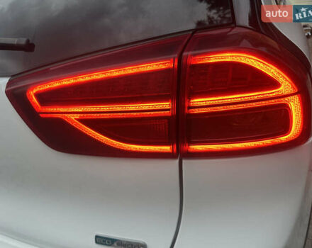 Белый Киа Niro, объемом двигателя 0 л и пробегом 122 тыс. км за 17999 $, фото 58 на Automoto.ua