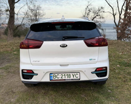 Білий Кіа Niro, об'ємом двигуна 0 л та пробігом 68 тис. км за 21400 $, фото 4 на Automoto.ua